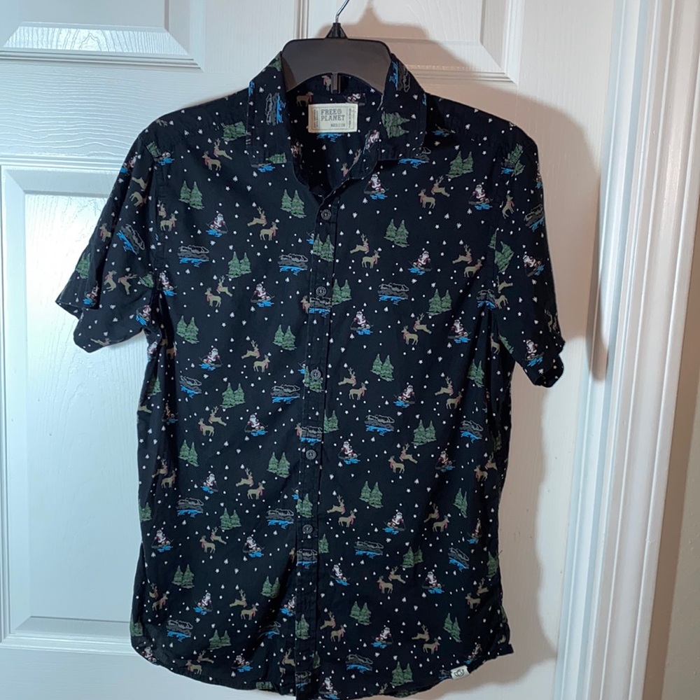 Mens Free Planet Santa Skiing Pattern Button Down Shirt Size Medium Christmas